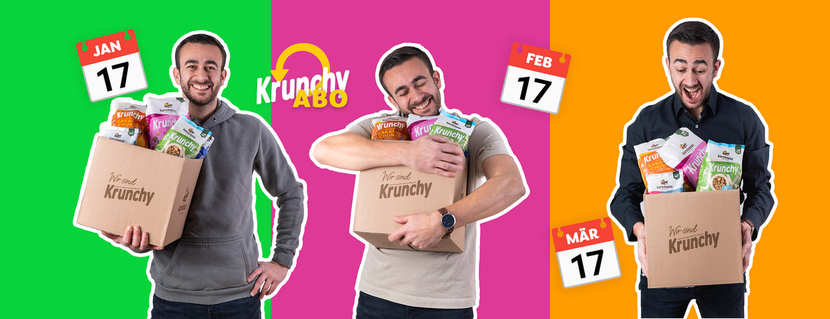 Krunchy Abo: Dani aus dem Barnhouse Onlinemarketing ist in 3 verschiedenen Posen und Klamotten abgebildet. Er hält jeweils freudestrahlend einen Karton voller Barnhouse Krunchy in der Hand. Neben ihm fliegen das Krunchy-Abo Logo sowie Kalenderblätter mit den Monaten Januar, Februar und März - jeweils mit dem 17.