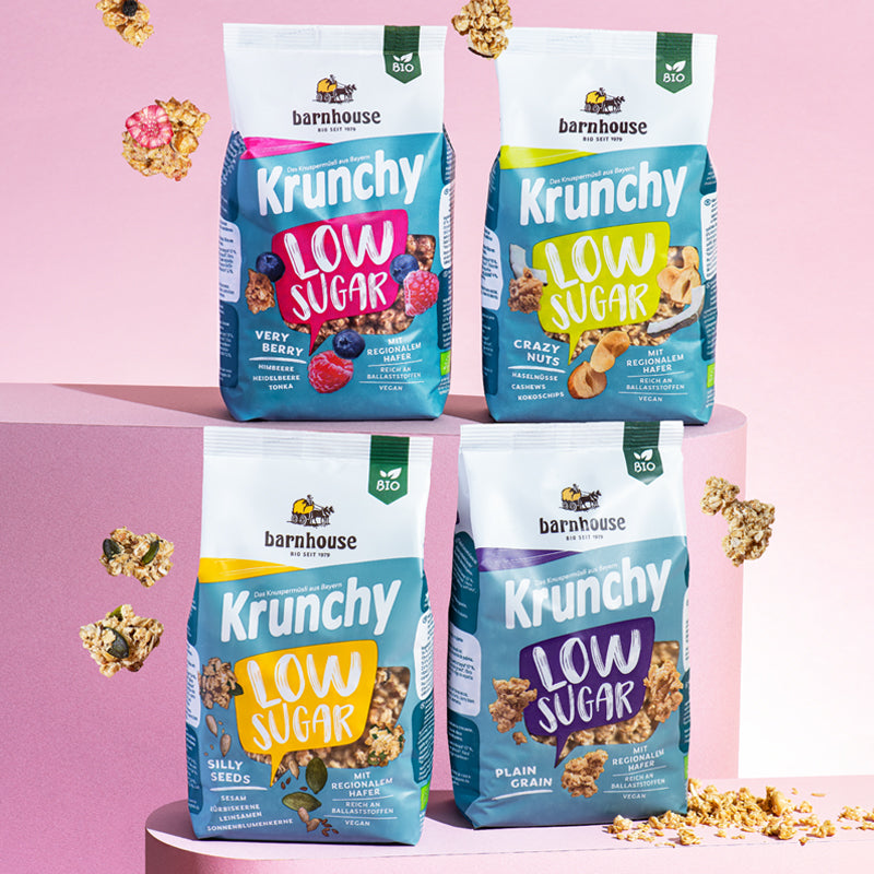 Alle vier Sorten zuckerarmen Sorten von Bio-Knuspermüsli-Hersteller Barnhouse - in den Sorten Low Sugar Very Berry, Crazy Nuts, Silly Seeds und Plain Grain.