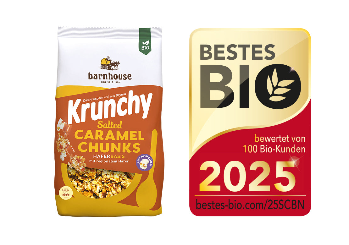 Packshot von Krunchy Salted Caramel Chunks, daneben das Siegel für "Bestes Bio 2025".