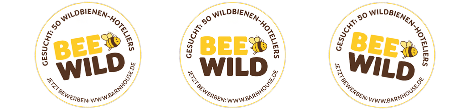 3x Mal das BARNHOUSE BEE WILD Signet nebeneinander. In der Mitte steht BEE WILD geschrieben, daneben eine Biene. Oben steht: "GESUCHT: 50 WILDBIENEN-HOTELIERS", unten steht: "JETZT BEWERBEN: WWW.BARNHOUSE.DE"