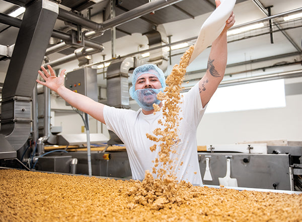 Super Stimmung in der Barnhouse Knuspermüsli-Produktion