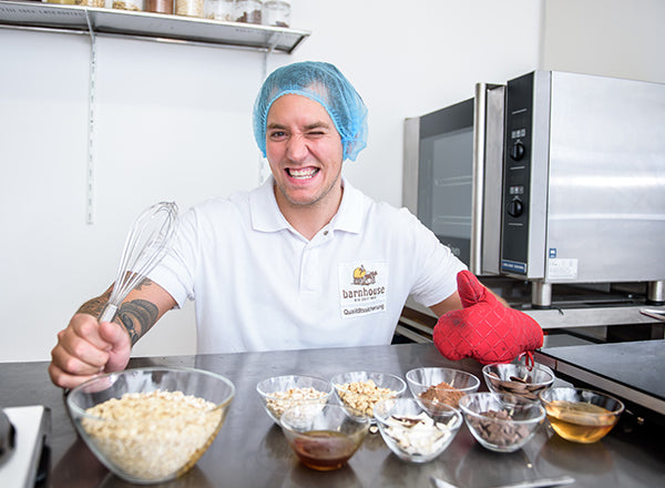 Produktentwickler Fabi in der Barnhouse Versuchsküche