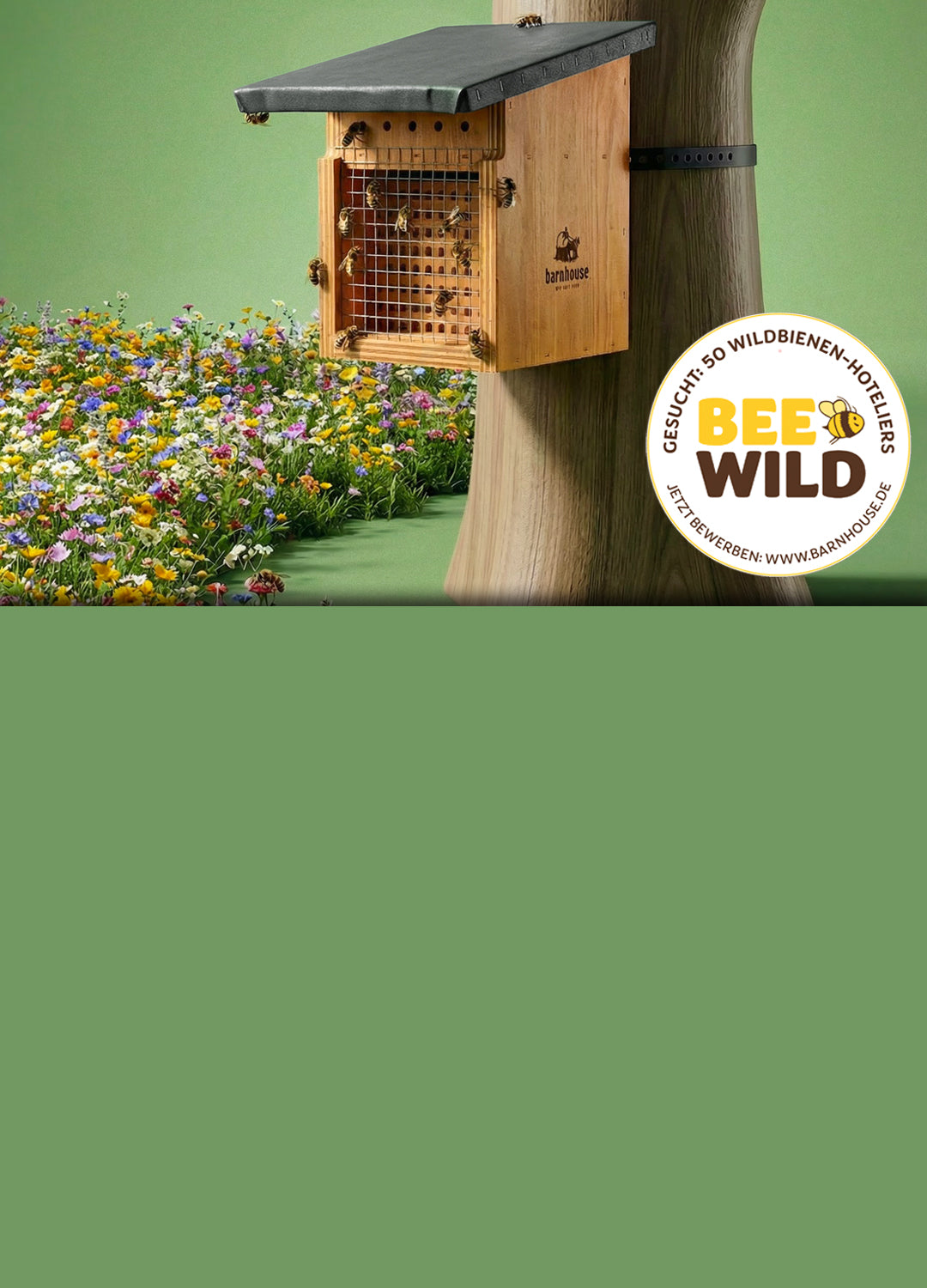 BARNHOUSE BEE WILD Nistkasten am Baum. Außenrum jede Menge Bienen. Links daneben ein Streifen Wiese mit vielen bunten Blumen. Rechts Button mit Bee wild Logo und Text „Gesucht: 50 Wildbienen-Hoteliers - Jetzt bewerben: www.barnhouse.de“