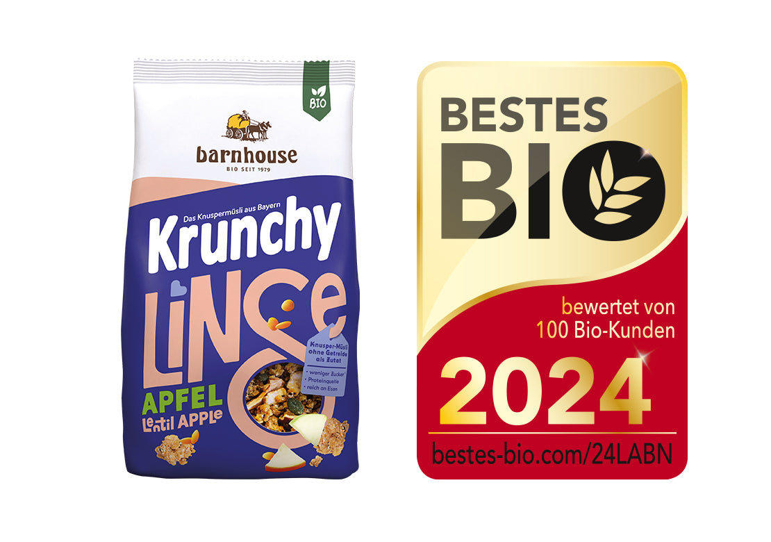 Packshot von Krunchy Linse mit Apfel, daneben das Siegel für "Bestes Bio 2024".