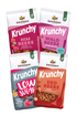 Blick von vorne auf die schräg in 2er Reihe angeordneten Packshots der vier Frucht-Krunchys Erdbeere, Waldbeere weniger Zucker, Low Sugar Very Berry sowie Himbeere von Bio-Knuspermüsli-Hersteller Barnhouse.
